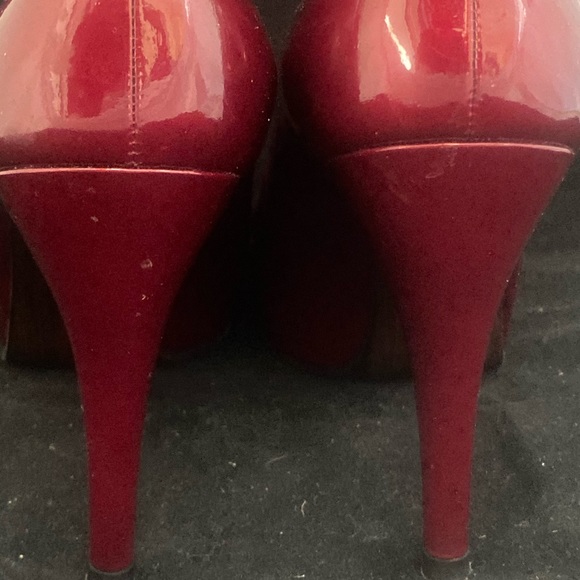 Stuart Weitzman Dark Red Patent Leather Heels (8N) - Picture 6 of 8